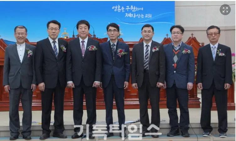 제15대 26–27회기 노회 단체사진